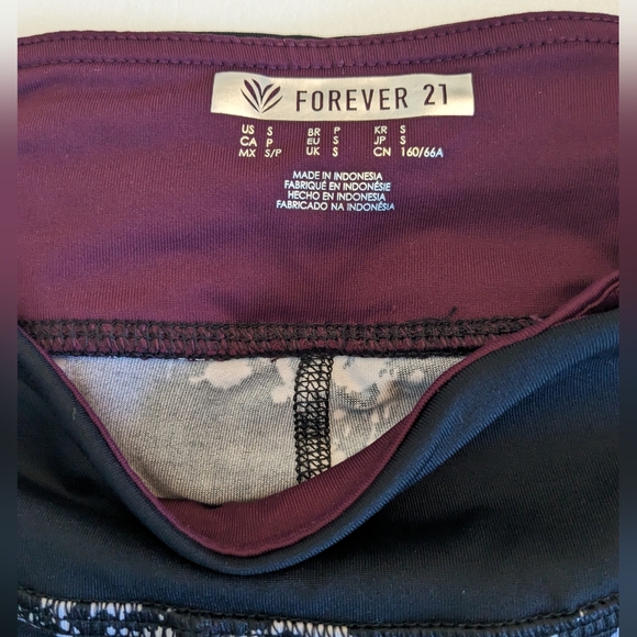 2 Pairs FOREVER 21 Leggings - Picture 6 of 7